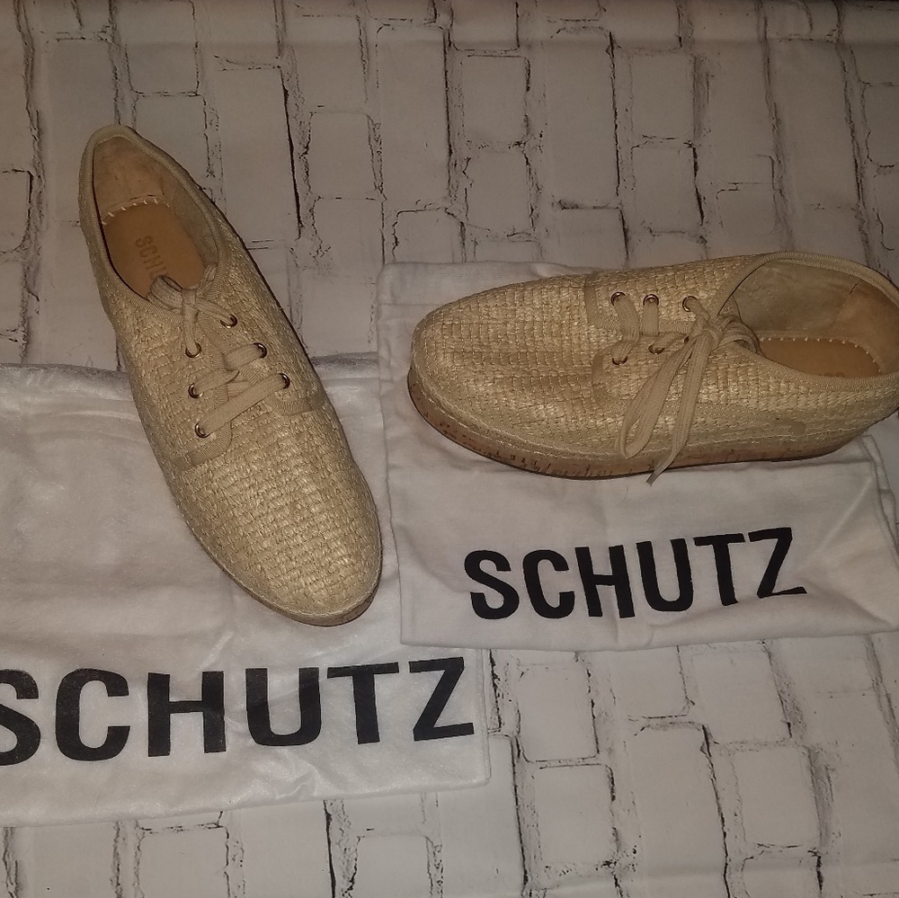 NEW 🎉 Schutz Sz. 9